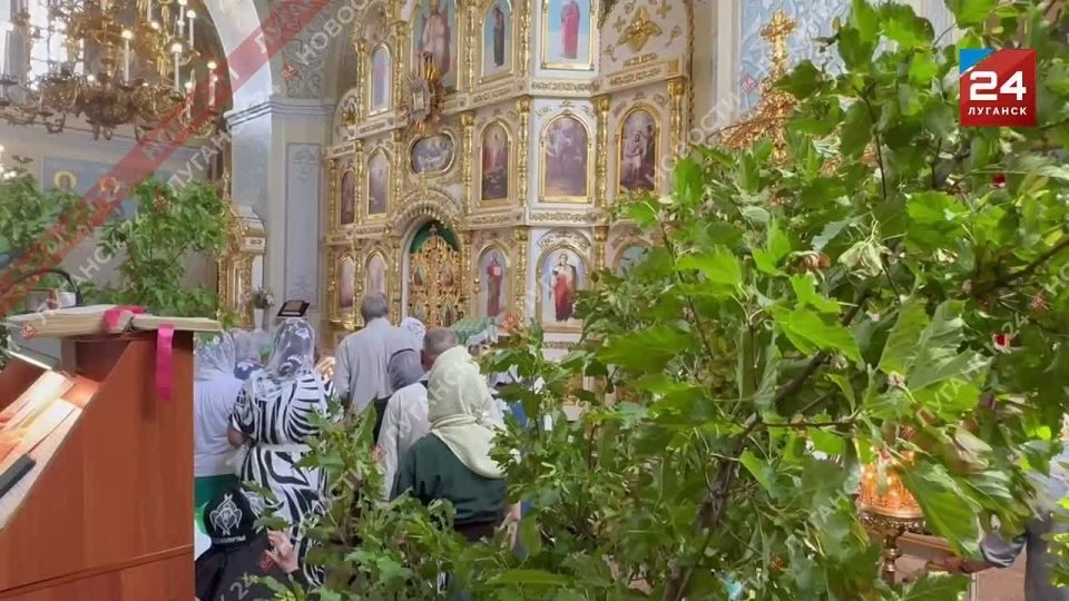 Весь православный мир сегодня отмечает Троицу