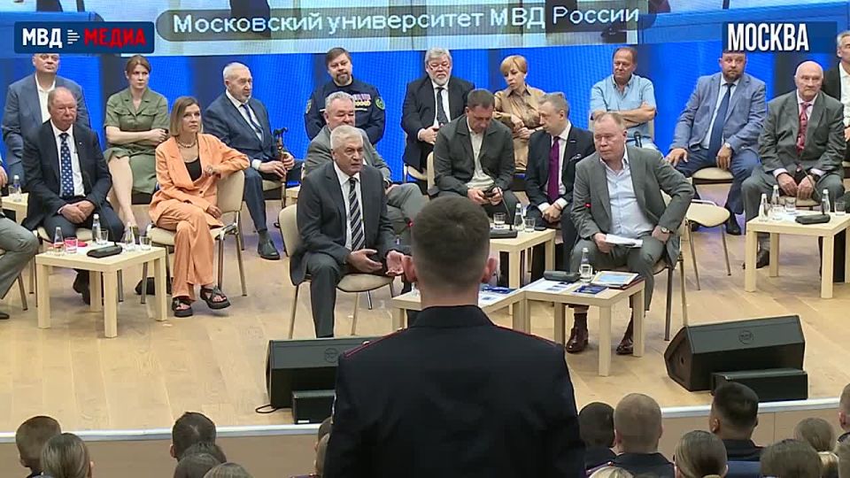 Сегодня при участии Министра внутренних дел России Владимира Колокольцева принял участие в выездном заседании Общественного совета при МВД России