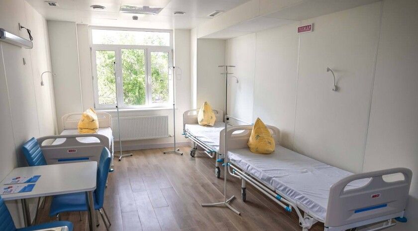 Обновленная луганская поликлиника № 12 внедрила стандарт оформления «Служба здоровья»