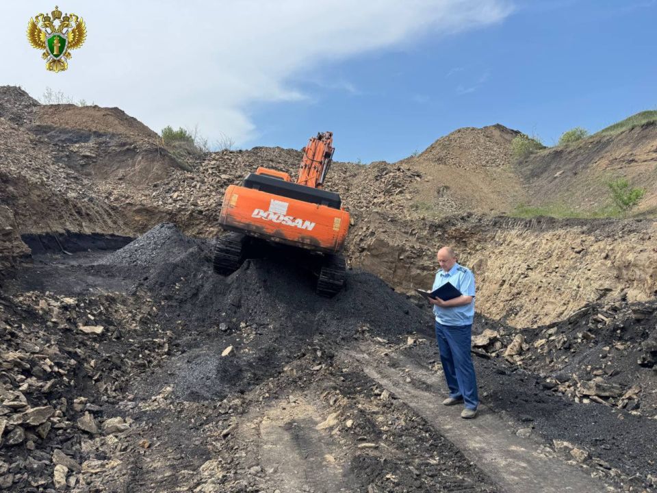 В Антрацитовском районе прокуратура выявила незаконную добычу угля