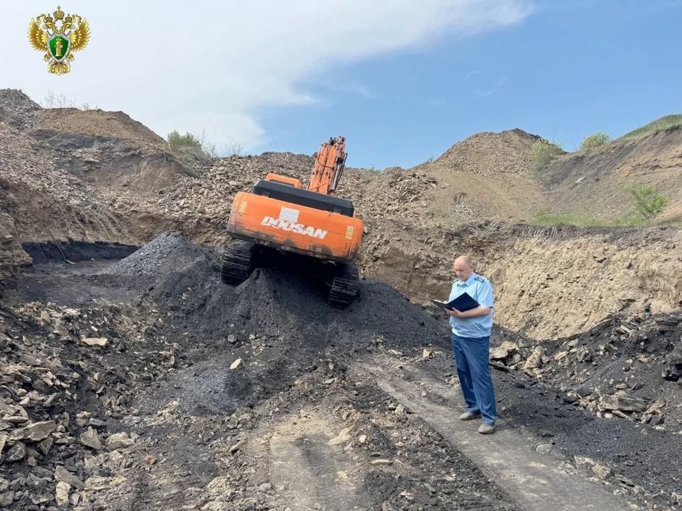 В Антрацитовском районе нашли нелегальную копанку угля