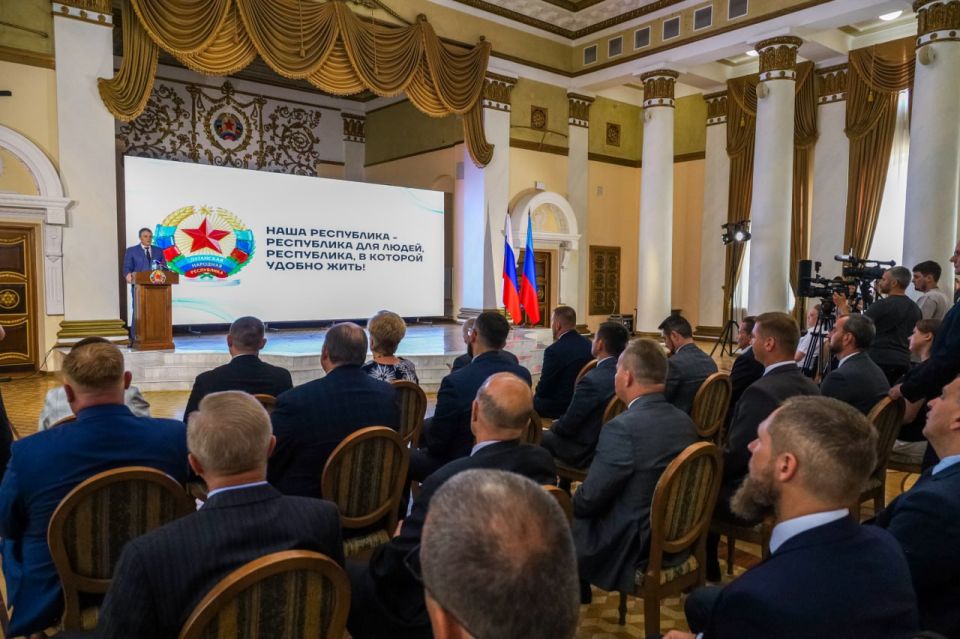 Леонид Пасечник выступил с отчетом перед Парламентом ЛНР