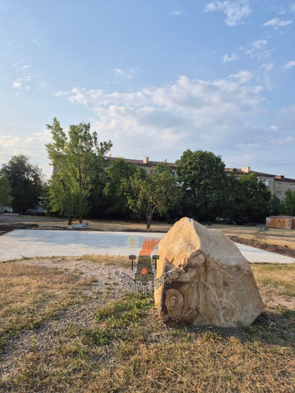 30-й квартал. Напротив Свято-Владимирского Собора идет стройка