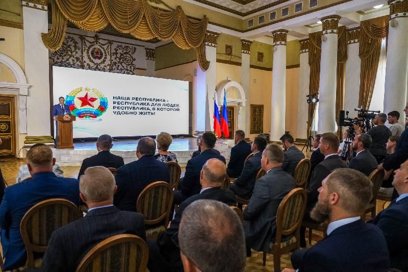 Леонид Пасечник выступил с отчетом перед Парламентом ЛНР