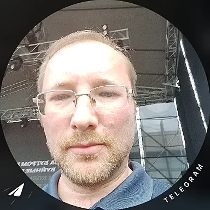 Глава Минкультуры ЛНР Роман Олексин на репетиции концерта на Театральной площади Луганска