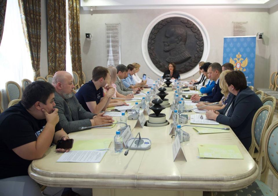 Инна Швенк: Приняла участие в круглом столе, посвященном вопросам реабилитации детей, пострадавших от минно-взрывных травм