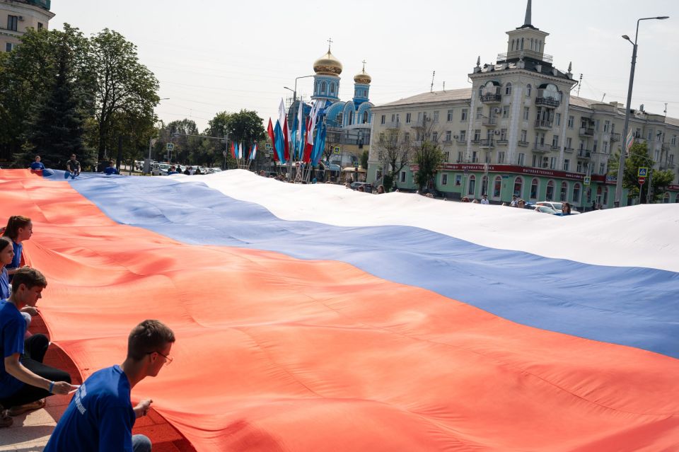 Головы вверх гордо поднять