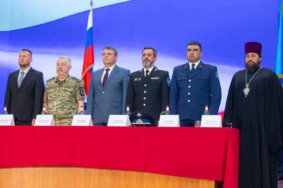 Леонид Пасечник: В день, символизирующий многовековое единство и суверенитет нашей Родины, стал участником исторического события – Первого Большого круга донских казаков Луганской Народной Республики