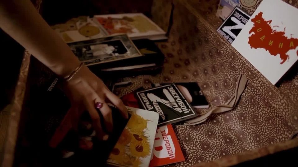 Фильм луганских журналистов победил на Всероссийском кинофестивале Фильм «Чемодан. Вокзал. Россия» посвящен жизни и творчеству известной луганской поэтессы Елены Заславской. Он удостоен приза – «Лучший авторский фильм» в...