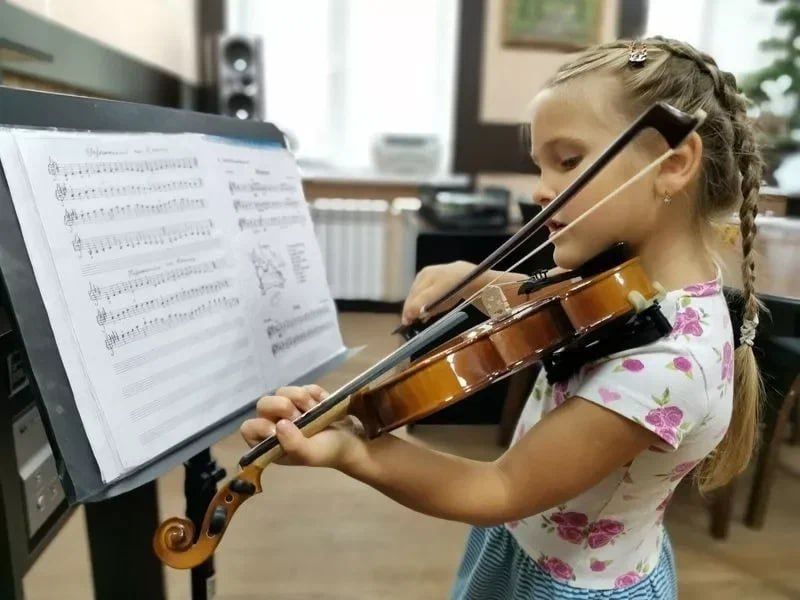 ЛНР в рамках национального проекта «Семья» до конца года дооснастит инструментами все музыкальные школы региона