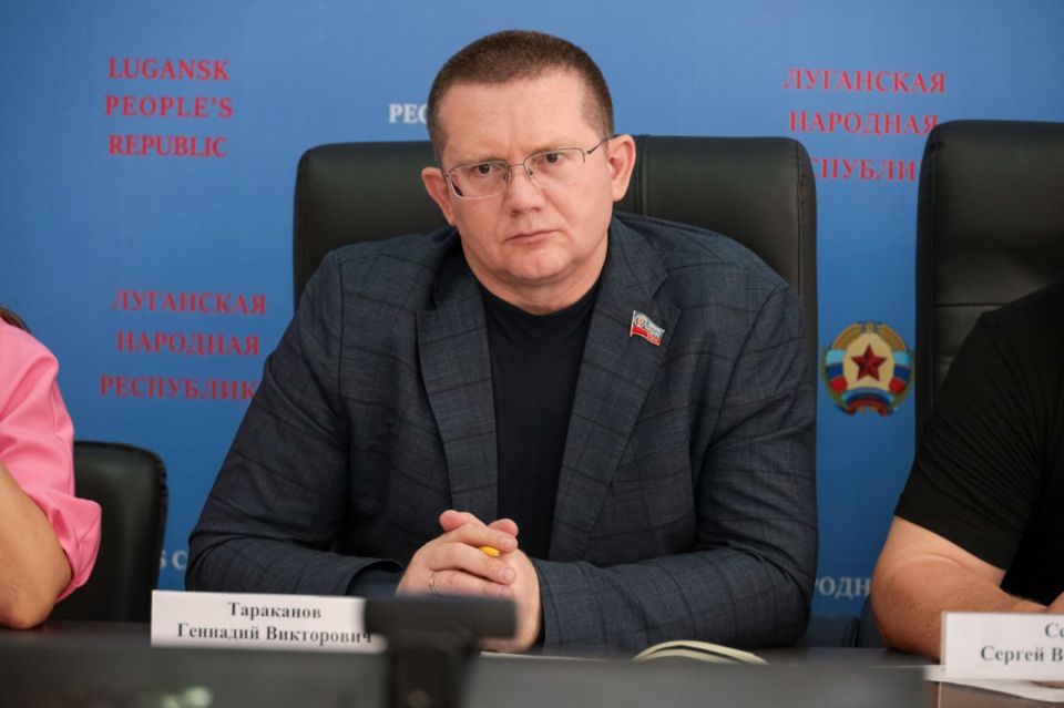 В Комитете по инфраструктуре обсудили восстановление и строительство жилищных объектов и социальной инфраструктуры