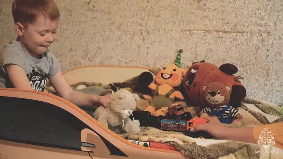 В теплое время года окна часто держат открытыми, проветривая помещения