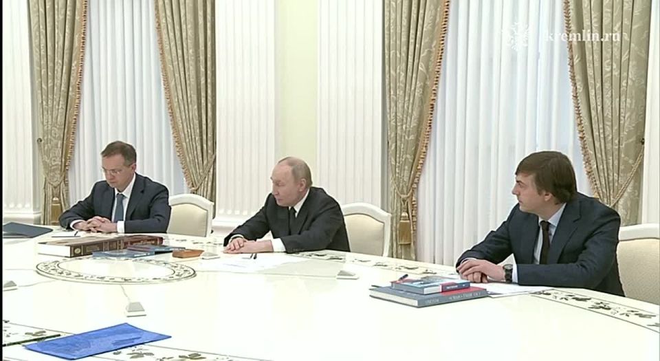 Путин поддержал идею сделать обязательным ЕГЭ по истории для гуманитариев