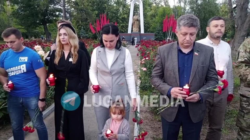 В луганском парке имени Горького прошло мероприятие, посвященное Дню памяти и скорби