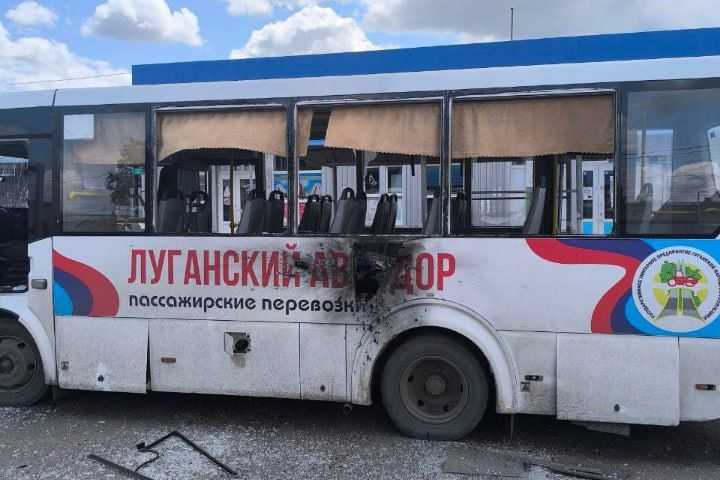 Дрон ВСУ атаковал автобусную остановку в Сватово