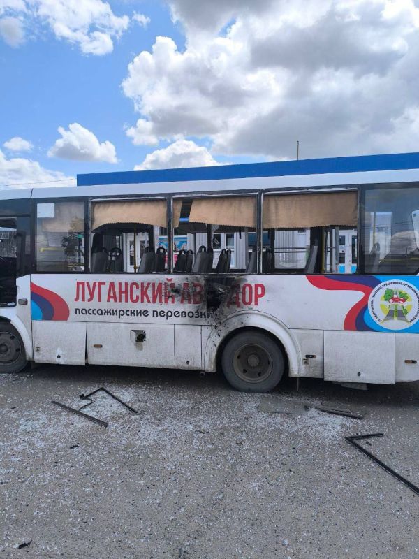 Украинские боевики атаковали автобусную остановку в Сватово