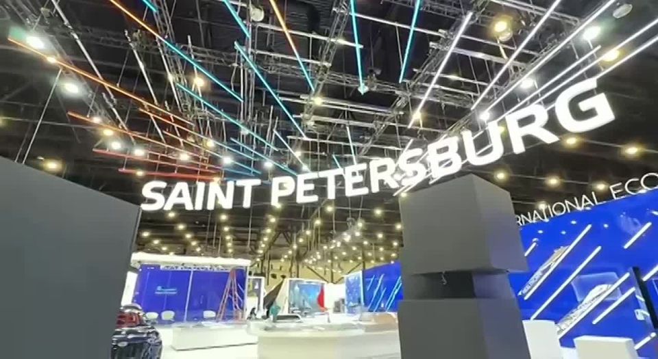 На площадке ПМЭФ вовсю идет демонтаж