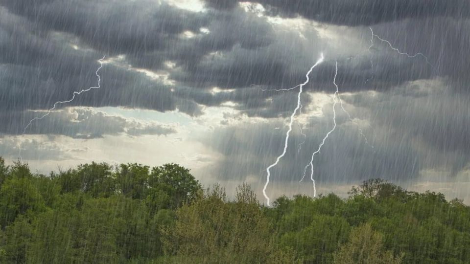 Синоптики предупредили о надвигающейся грозе с градом