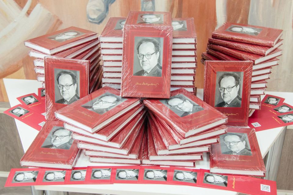 Сборник стихов Михаила Матусовского после презентации в Москве представили в родном для поэта Луганске