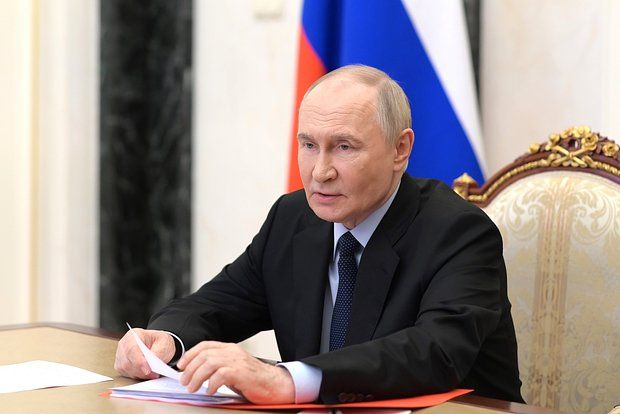 Путин заявил, что Россия восемь лет пыталась мирно решить проблемы в Донбассе