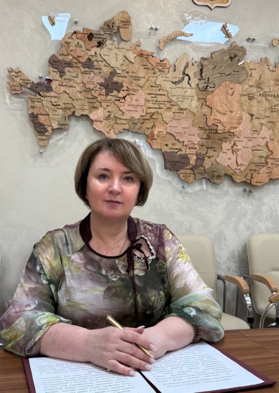 В Луганской Народной Республике ко Дню семьи, любви и верности 70 семьям вручат медали "За любовь и верность", сообщили в Минтруде ЛНР