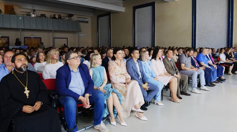 Инна Швенк: Приняла участие в торжественной церемонии вручения дипломов выпускникам Луганского государственного педагогического университета