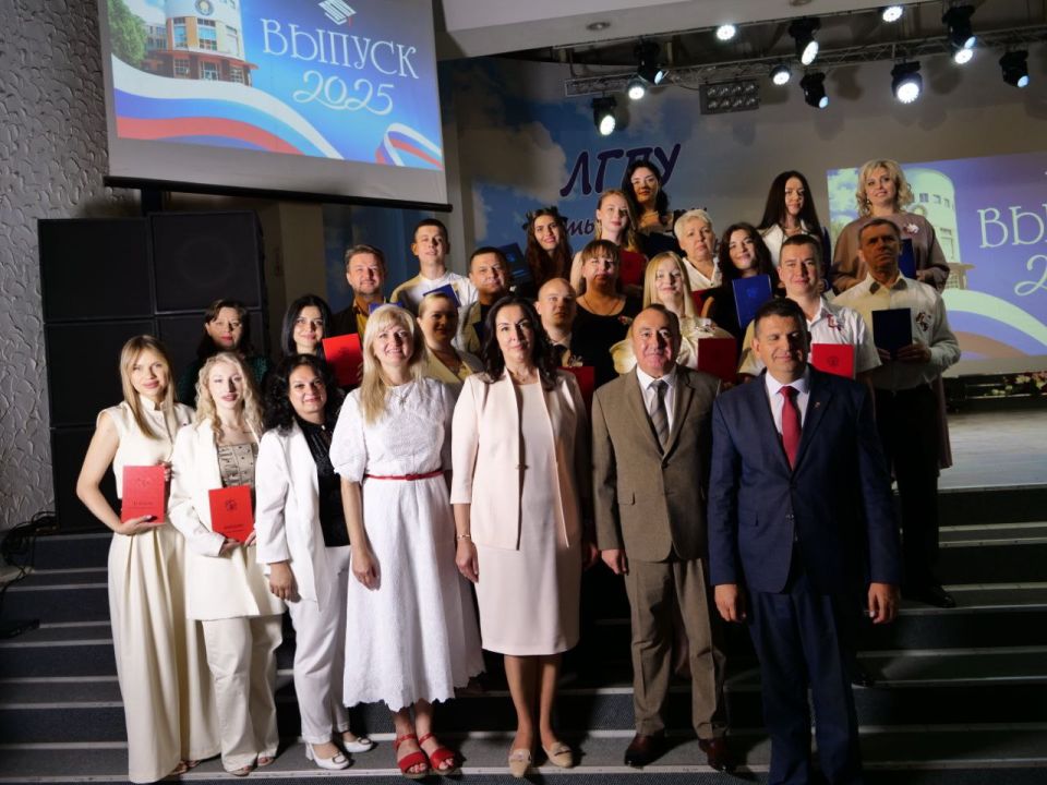 Олег Коваль: На этой недели принял участие в торжественной выдачи дипломов выпускникам Луганского Государственного педагогического университета