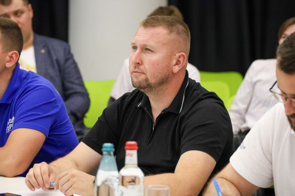 Денис Мирошниченко наградил финалистов и участников регионального этапа федерального проекта «ПолитЗавод»