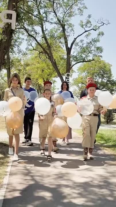 В День семьи, любви и верности наш Штаб общественной поддержки вместе с первым заместителем Секретаря Луганского регионального отделения партии «Единая Россия» Василием Леоновым и юнармейцами организовали незабываемые...