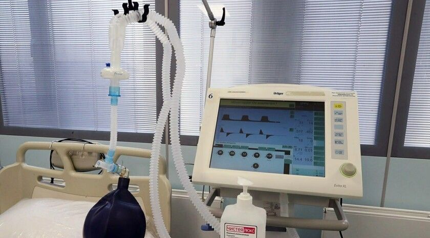 Раненый при атаке дрона ВСУ житель Беловодска находится в тяжелом состоянии — Минздрав