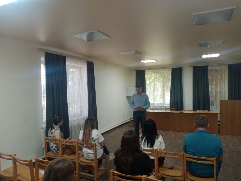 Олег Коваль: В рамках моего визита в Старобельский муниципальный округ я посетил ГБУ ЛНР "Старобельское лесоохотничье хозяйство", где провёл насыщенную и конструктивную встречу с коллективом предприятия