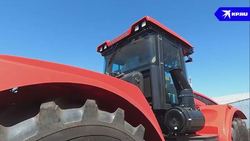 Одно из крупнейших сельхозпредприятий ЛНР получило 27 современных тракторов