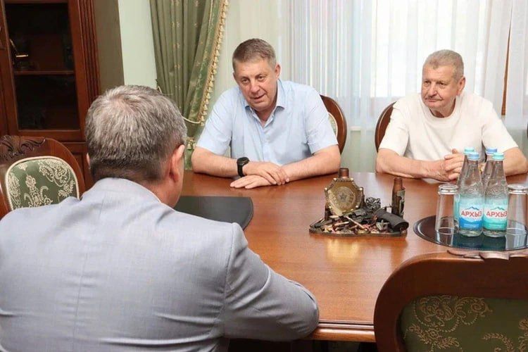 «Совместными усилиями обязательно справимся с задачами любой сложности»: ЛНР посетил губернатор Брянской области Александр Богомаз