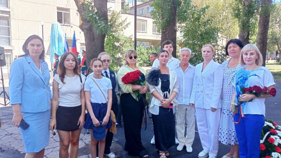 Инна Швенк: Сегодня приняла участие в открытии сквера и памятника Герою Российской Федерации, Герою Луганской Народной Республики Денису Евгеньевичу Иванову.