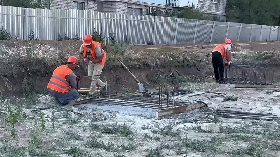 Глава ЛНР Леонид Пасечник проверил ход строительства жилого комплекса семейного типа «Возрождение» в Луганске