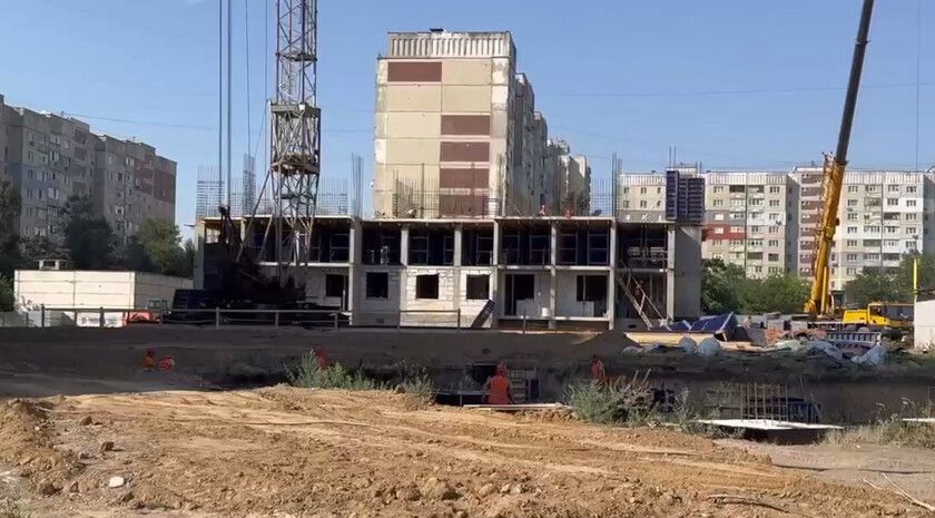 Пасечник ознакомился с процессом возведения ЖК «Возрождение» в Луганске