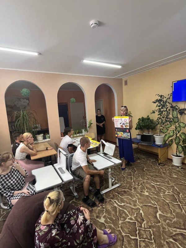 Инна Швенк: По инициативе Уполномоченного по правам ребенка в ЛНР Инны Швенк, в рамках Всероссийской акции «Безопасность детства», для воспитанников ОРН ГКУ ЛНР «Семейный центр» г. Луганска, прошло обучающее занятие