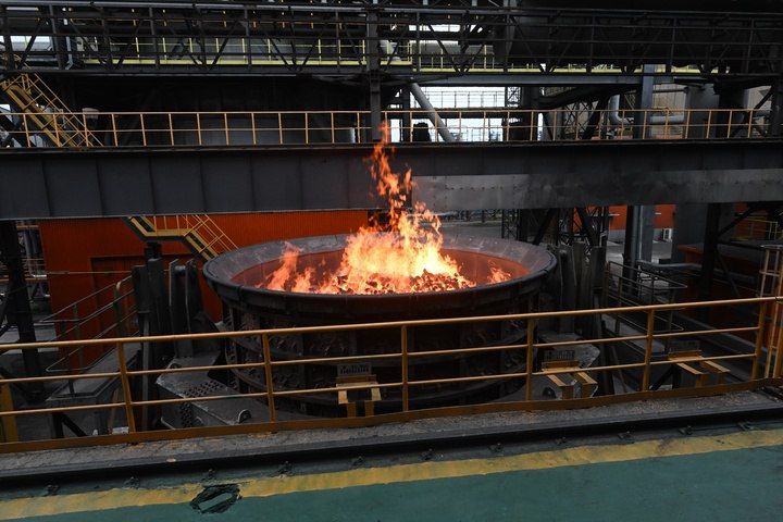 «Пусть ваш труд всегда будет востребован, а заслуги – по достоинству оценены»: Глава ЛНР поздравил металлургов