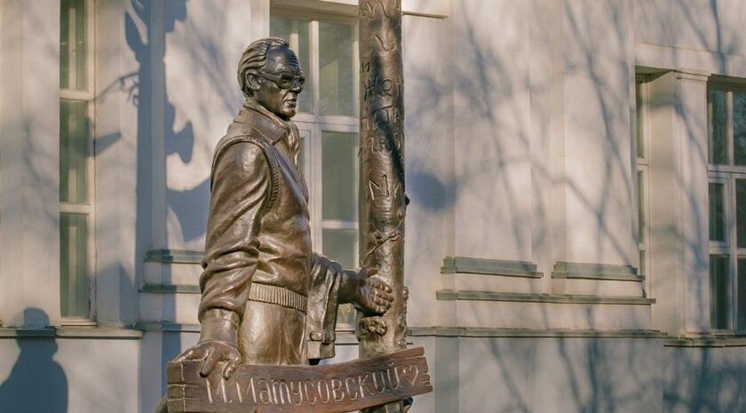 Стендовый музей и отреставрированный памятник открываются в Луганске к юбилею Матусовского