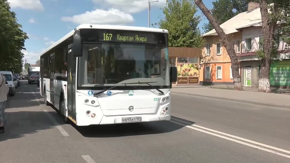 Новые белые автобусы «Луганскгортранса» постепенно оборудуют кондиционерами