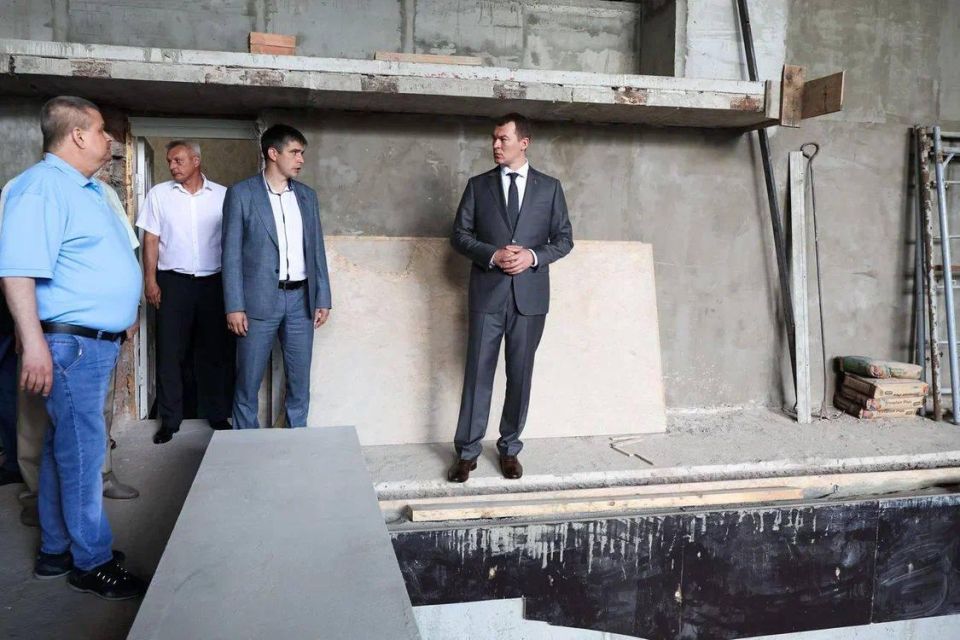 Строители планируют к декабрю текущего года завершить ремонт бассейна в Центре олимпийской подготовки «Олимп-спорт» в Луганске