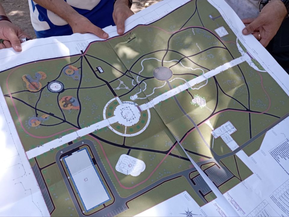 Демонтажные работы в столичном парке «Дружба» выполнены на 90%