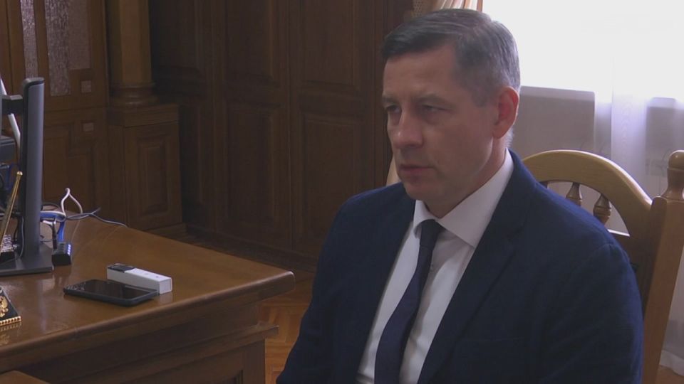 Министр спорта РФ, президент Олимпийского комитета России Михаил Дегтярев в ходе рабочей поездки в Луганскую Народную Республику провел встречу с председателем Правительства ЛНР Егором Ковальчуком