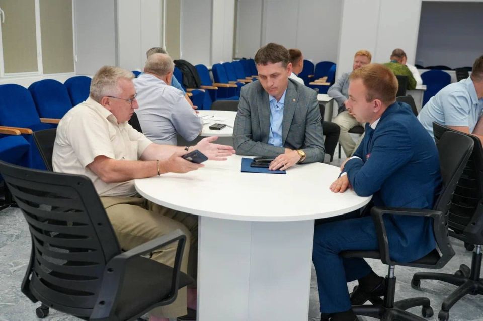 Финалисты проекта «Герои Луганщины» начали стажировку в госструктурах ЛНР