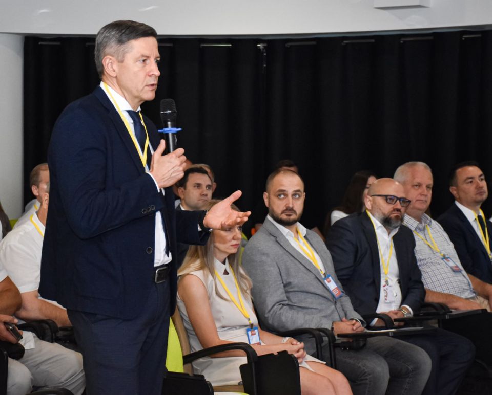 Масштабный деловой форум с участием представителей ВЭБ.РФ, федеральных и региональных властей состоялся в луганском Доме молодежи на базе центра «Дом Знаний»