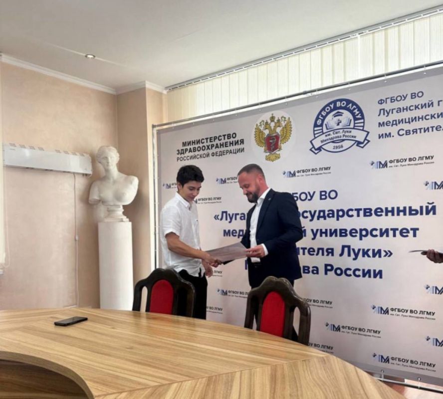 В Луганском медуниверситете вручили сертификаты участникам летней школы «Юный стоматолог»