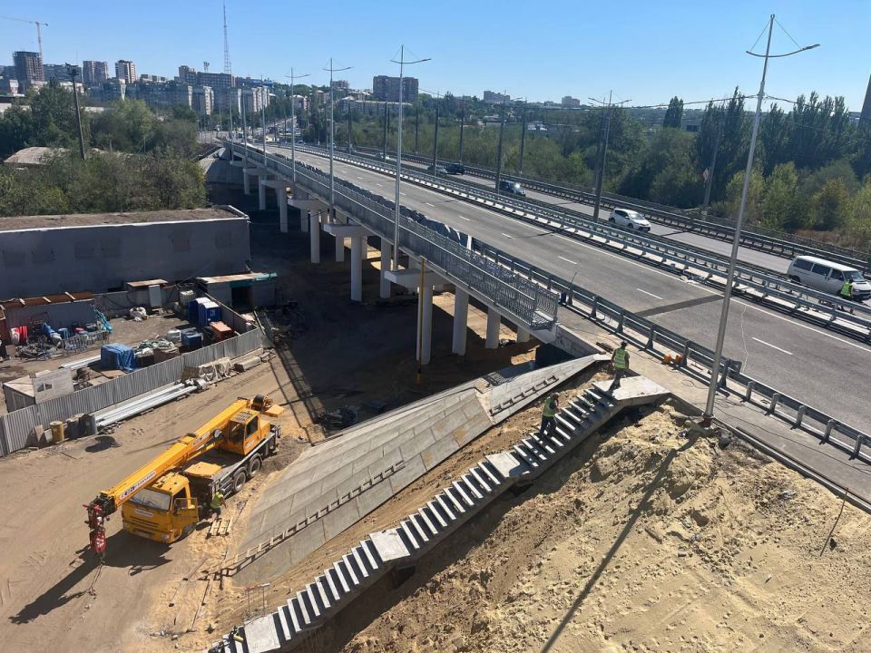На мосту в створе улицы Советская практически завершены строительно-монтажные работы