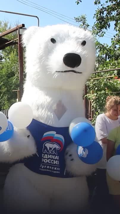 Акция Единой России «Собери ребенка в школу» проходит по всей стране, в том числе в Луганской Народной Республике