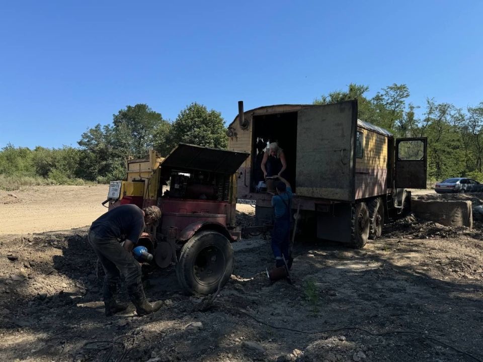 Шаг за шагом обновляем водоводы: очередной аварийный участок трубопровода меняют специалисты "Луганскводы" в пос