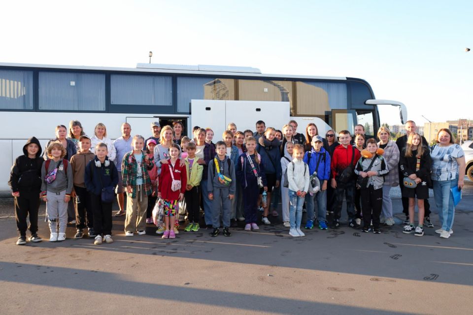 При содействии Дениса Мирошниченко организована поездка детей ЛНР на оздоровление в Республику Беларусь